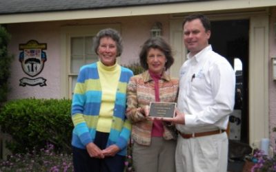 Historic Fairhope Preservation Presents Plaque to Haven Resale Shop